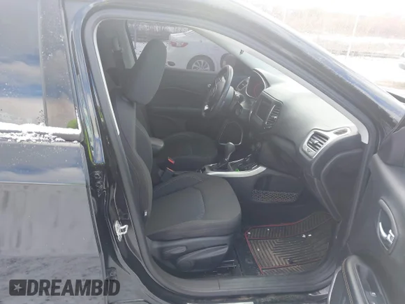 ✅ 2019 Jeep Compass Sport • VIN: 3C4NJDAB5KT802818 • Lot: 43867251. Wystawiony na IAAI z przebiegiem 188 696 mil. Bezpłatny archiwum sprzedaży aukcyjnych z USA i szczegółowy raport historii pojazdu na DreamBid. Zdjęcie 5.