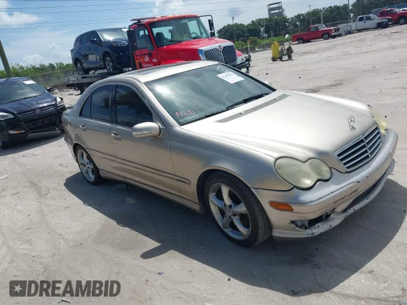 ✅ 2005 Mercedes-Benz C 320 • VIN: WDBRF64J45F610076 • Lot: 42422374. Wystawiony na IAAI z przebiegiem 136 991 mil. Bezpłatny archiwum sprzedaży aukcyjnych z USA i szczegółowy raport historii pojazdu na DreamBid. Zdjęcie 1.