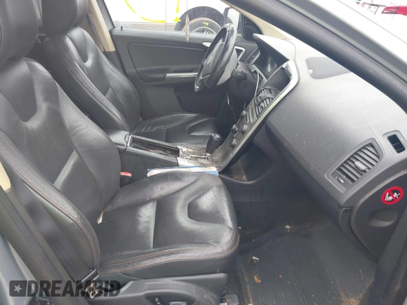 ✅ 2012 Volvo XC60 3.0L • VIN: YV4902DZ0C2346020 • Lot: 43173538. Wystawiony na IAAI z przebiegiem 190 634 mil. Bezpłatny archiwum sprzedaży aukcyjnych z USA i szczegółowy raport historii pojazdu na DreamBid. Zdjęcie 5.