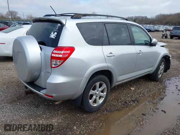 ✅ 2010 Toyota RAV4 Limited • VIN: JTMDK4DV1A5090630 • Lot: 44789730. Wystawiony na IAAI z przebiegiem 293 920 mil. Bezpłatny archiwum sprzedaży aukcyjnych z USA i szczegółowy raport historii pojazdu na DreamBid. Zdjęcie 4.