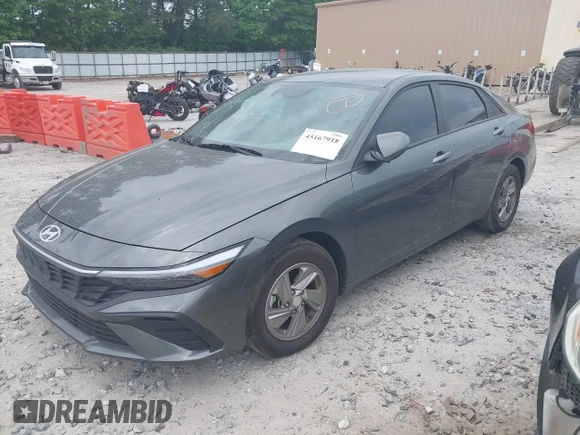 ✅ 2025 Hyundai Elantra SE • VIN: KMHLL4DG0SU910225 • Lot: 45167918. Wystawiony na IAAI z przebiegiem 11 923 mil. Bezpłatny archiwum sprzedaży aukcyjnych z USA i szczegółowy raport historii pojazdu na DreamBid. Zdjęcie 2.