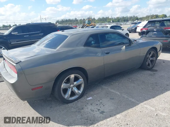 ✅ 2012 Dodge Challenger SXT • VIN: 2C3CDYAG2CH105686 • Lot: 41525994. Wystawiony na IAAI z przebiegiem 130 338 mil. Bezpłatny archiwum sprzedaży aukcyjnych z USA i szczegółowy raport historii pojazdu na DreamBid. Zdjęcie 4.