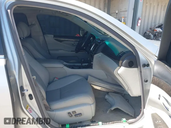 ✅ 2007 Lexus LS 460 L • VIN: JTHGL46F375018612 • Лот: 42615399. Опубліковано раніше на IAAI з пробігом 130 484 миль. Безкоштовний доступ до архіву аукціонних продажів зі США та докладний звіт про історію автомобіля на DreamBid. Зображення 5.