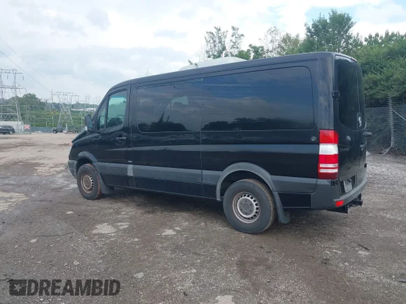 ✅ 2012 Mercedes-Benz Sprinter Passenger • VIN: WDZPE7CC3C5646865 • Lot: 43321558. Wystawiony na IAAI z przebiegiem 208 279 mil. Bezpłatny archiwum sprzedaży aukcyjnych z USA i szczegółowy raport historii pojazdu na DreamBid. Zdjęcie 3.