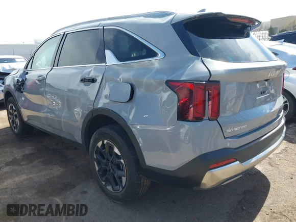 ✅ 2026 Kia Sorento S • VIN: 5XYRLDJC3TG438332 • Lot: 44615130. Wystawiony na IAAI z przebiegiem 5 637 mil. Bezpłatny archiwum sprzedaży aukcyjnych z USA i szczegółowy raport historii pojazdu na DreamBid. Zdjęcie 3.