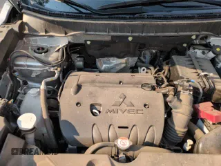 ✅ 2023 Mitsubishi Outlander ES • VIN: JA4ARUAUXPU012964 • Lot: 64581805. Wystawiony na Copart z przebiegiem 17 637 mil. Bezpłatny archiwum sprzedaży aukcyjnych z USA i szczegółowy raport historii pojazdu na DreamBid. Zdjęcie 16.