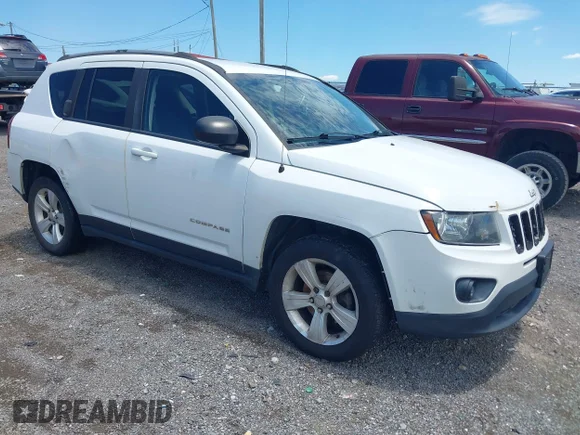 ✅ 2016 Jeep Compass Sport • VIN: 1C4NJCBA6GD742755 • Lot: 45382335. Wystawiony na IAAI z przebiegiem 192 623 mil. Bezpłatny archiwum sprzedaży aukcyjnych z USA i szczegółowy raport historii pojazdu na DreamBid. Zdjęcie 1.