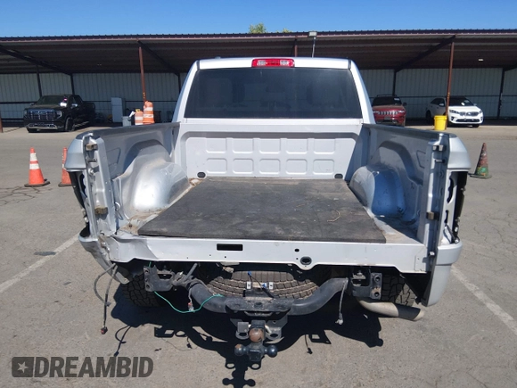 ✅ 2018 Ram 1500 Express • VIN: 1C6RR7KG1JS146940 • Lot: 44984211. Wystawiony na IAAI z przebiegiem 122 140 mil. Bezpłatny archiwum sprzedaży aukcyjnych z USA i szczegółowy raport historii pojazdu na DreamBid. Zdjęcie 6.