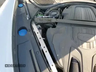 ✅ 2022 Porsche Panamera • VIN: WP0AJ2A76NL101106 • Лот: 70045735. Опубликован ранее на Copart с пробегом 28 036 миль. Бесплатный доступ к архиву аукционных продаж из США и подробный отчёт об истории автомобиля на DreamBid. Изображение 13.