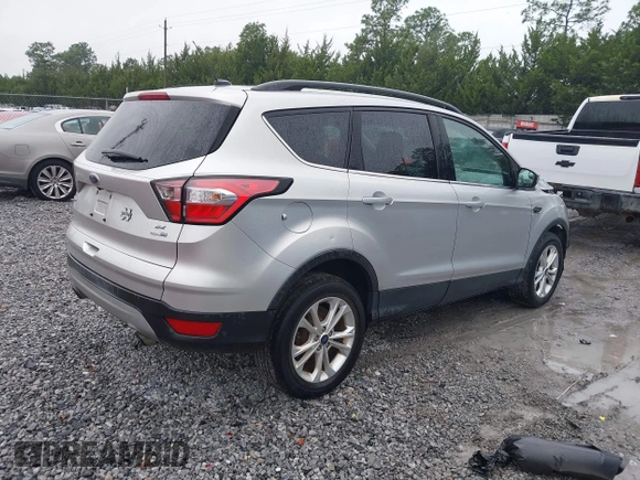 ✅ 2018 Ford Escape SE • VIN: 1FMCU9GD5JUC36809 • Lot: 45055657. Wystawiony na IAAI z przebiegiem 105 590 mil. Bezpłatny archiwum sprzedaży aukcyjnych z USA i szczegółowy raport historii pojazdu na DreamBid. Zdjęcie 4.