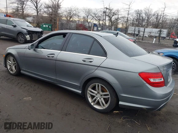 ✅ 2012 Mercedes-Benz C 300 Sport • VIN: WDDGF8BBXCR198442 • Lot: 44163854. Wystawiony na IAAI z przebiegiem 134 449 mil. Bezpłatny archiwum sprzedaży aukcyjnych z USA i szczegółowy raport historii pojazdu na DreamBid. Zdjęcie 3.