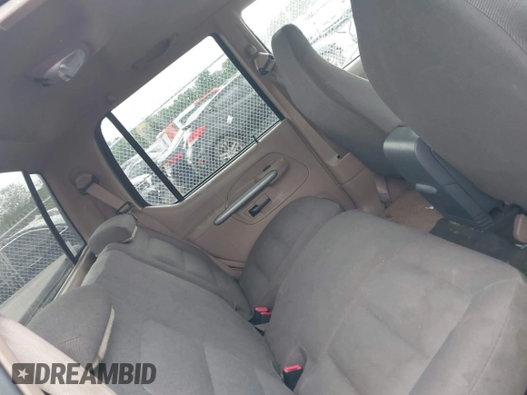 ✅ 2002 Ford Explorer Sport Trac Value • VIN: 1FMZU67E72UD06880 • Lot: 45056010. Wystawiony na IAAI z przebiegiem 199 545 mil. Bezpłatny archiwum sprzedaży aukcyjnych z USA i szczegółowy raport historii pojazdu na DreamBid. Zdjęcie 8.