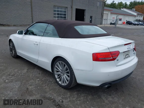 ✅ 2011 Audi A5 Premium Plus • VIN: WAULFAFH2BN004889 • Lot: 43577216. Wystawiony na IAAI z przebiegiem 132 435 mil. Bezpłatny archiwum sprzedaży aukcyjnych z USA i szczegółowy raport historii pojazdu na DreamBid. Zdjęcie 3.