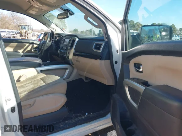 ✅ 2017 Nissan Titan SV • VIN: 1N6AA1E62HN565270 • Lot: 44194090. Wystawiony na IAAI z przebiegiem 123 782 mil. Bezpłatny archiwum sprzedaży aukcyjnych z USA i szczegółowy raport historii pojazdu na DreamBid. Zdjęcie 5.