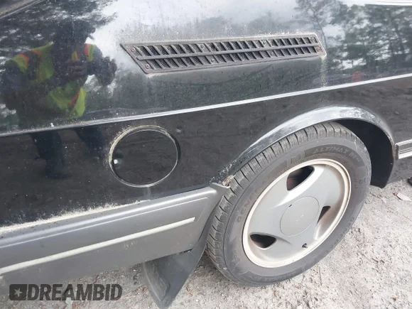 ✅ 1993 Saab 900 • VIN: YS3AL35T6P2017411 • Лот: 42240663. Опубликован ранее на IAAI с пробегом 282 339 миль. Бесплатный доступ к архиву аукционных продаж из США и подробный отчёт об истории автомобиля на DreamBid. Изображение 6.