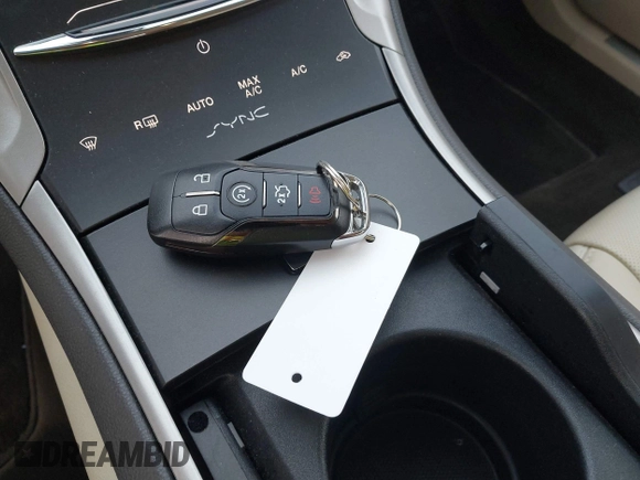 ✅ 2014 Lincoln MKZ Hybrid • VIN: 3LN6L2LU9ER811391 • Lot: 43460800. Wystawiony na IAAI z przebiegiem 37 885 mil. Bezpłatny archiwum sprzedaży aukcyjnych z USA i szczegółowy raport historii pojazdu na DreamBid. Zdjęcie 11.