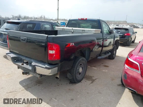 ✅ 2007 Chevrolet Silverado 2500HD Work Truck • VIN: 1GCHC24KX7E574443 • Lot: 44406528. Wystawiony na IAAI z przebiegiem 273 869 mil. Bezpłatny archiwum sprzedaży aukcyjnych z USA i szczegółowy raport historii pojazdu na DreamBid. Zdjęcie 4.