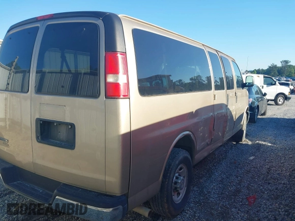 ✅ 2010 Chevrolet Express Passenger LT • VIN: 1GA2G1DGXA1170663 • Lot: 45196737. Wystawiony na IAAI z przebiegiem 107 665 mil. Bezpłatny archiwum sprzedaży aukcyjnych z USA i szczegółowy raport historii pojazdu na DreamBid. Zdjęcie 4.