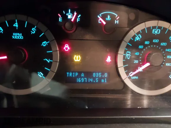 ✅ 2010 Ford Escape Limited • VIN: 1FMCU9EGXAKC29587 • Lot: 44333235. Wystawiony na IAAI z przebiegiem 169 714 mil. Bezpłatny archiwum sprzedaży aukcyjnych z USA i szczegółowy raport historii pojazdu na DreamBid. Zdjęcie 7.
