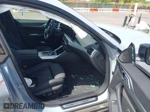 ✅ 2024 BMW i4 eDrive40 • VIN: WBY73AW07RFT27491 • Lot: 43109104. Wystawiony na IAAI z przebiegiem 10 833 mil. Bezpłatny archiwum sprzedaży aukcyjnych z USA i szczegółowy raport historii pojazdu na DreamBid. Zdjęcie 5.