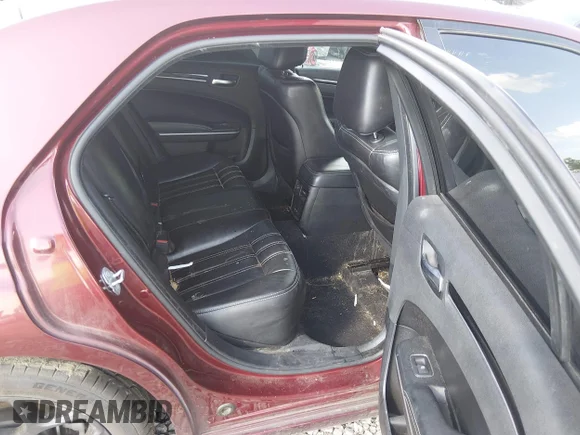 ✅ 2019 Chrysler 300 S • VIN: 2C3CCABG5KH637974 • Лот: 45582941. Опубліковано раніше на IAAI з пробігом 145 173 миль. Безкоштовний доступ до архіву аукціонних продажів зі США та докладний звіт про історію автомобіля на DreamBid. Зображення 8.