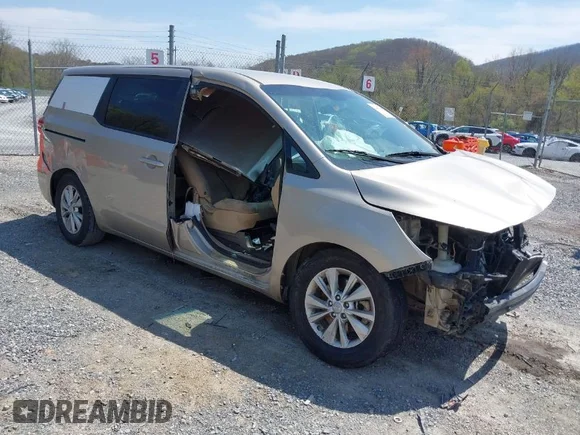 ✅ 2017 Kia Sedona LX • VIN: KNDMB5C14H6233059 • Lot: 42006480. Wystawiony na IAAI z przebiegiem 109 748 mil. Bezpłatny archiwum sprzedaży aukcyjnych z USA i szczegółowy raport historii pojazdu na DreamBid. Zdjęcie 1.