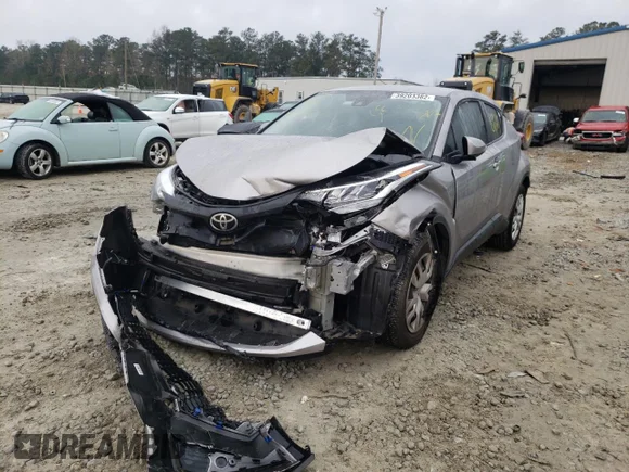 ✅ 2020 Toyota C-HR LE • VIN: NMTKHMBX9LR106529 • Lot: 39203382. Wystawiony na Copart z przebiegiem 61 627 mil. Bezpłatny archiwum sprzedaży aukcyjnych z USA i szczegółowy raport historii pojazdu na DreamBid. Zdjęcie 2.