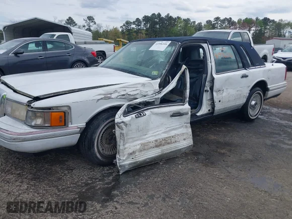 ✅ 1991 Lincoln Town Car Executive • VIN: 1LNCM81W0MY763237 • Lot: 41996316. Wystawiony na IAAI z przebiegiem 48 042 mil. Bezpłatny archiwum sprzedaży aukcyjnych z USA i szczegółowy raport historii pojazdu na DreamBid. Zdjęcie 6.