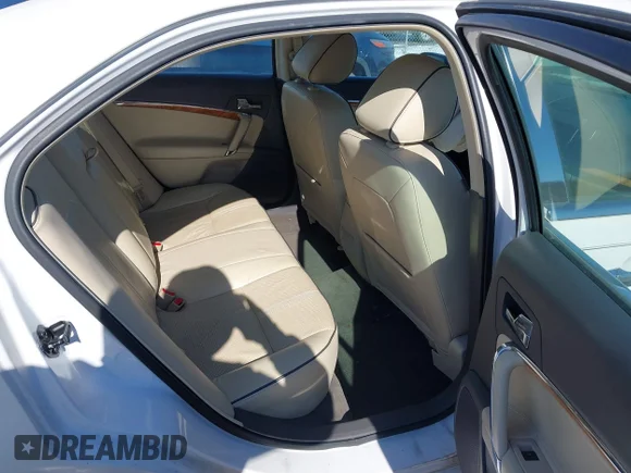 ✅ 2011 Lincoln MKZ Hybrid • VIN: 3LNDL2L31BR752945 • Lot: 41439120. Wystawiony na IAAI z przebiegiem 178 578 mil. Bezpłatny archiwum sprzedaży aukcyjnych z USA i szczegółowy raport historii pojazdu na DreamBid. Zdjęcie 8.
