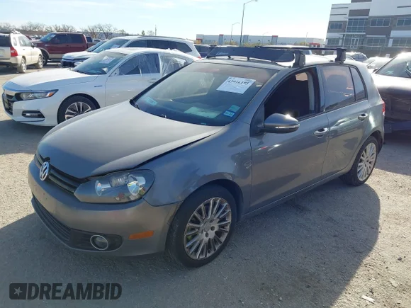 ✅ 2013 Volkswagen Golf • VIN: WVWDB7AJ8DW119946 • Lot: 43916195. Wystawiony na IAAI z przebiegiem 172 532 mil. Bezpłatny archiwum sprzedaży aukcyjnych z USA i szczegółowy raport historii pojazdu na DreamBid. Zdjęcie 2.
