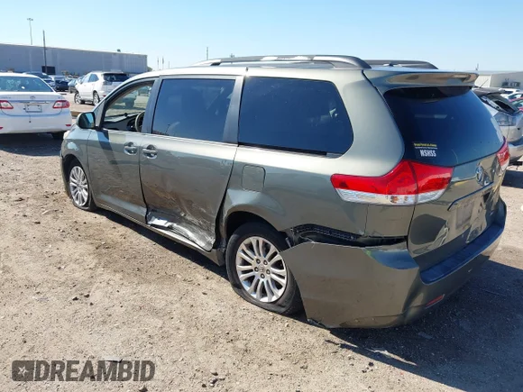 ✅ 2011 Toyota Sienna XLE • VIN: 5TDYK3DC1BS124622 • Lot: 43603910. Wystawiony na IAAI z przebiegiem 210 822 mil. Bezpłatny archiwum sprzedaży aukcyjnych z USA i szczegółowy raport historii pojazdu na DreamBid. Zdjęcie 3.