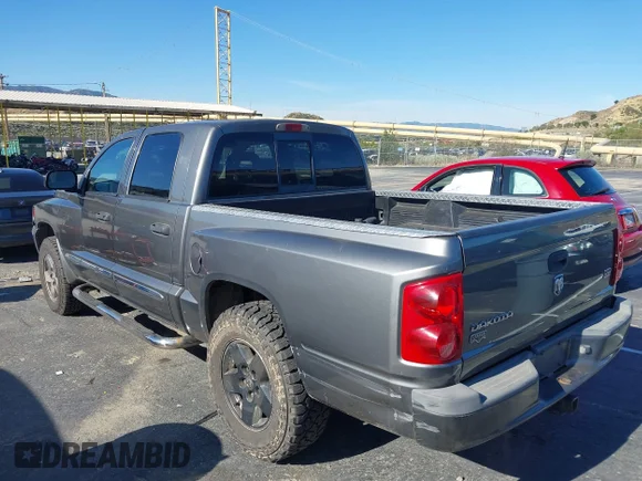 ✅ 2005 Dodge Dakota • VIN: 1D3HW58N05S170621 • Lot: 44855633. Wystawiony na IAAI z przebiegiem 195 467 mil. Bezpłatny archiwum sprzedaży aukcyjnych z USA i szczegółowy raport historii pojazdu na DreamBid. Zdjęcie 3.