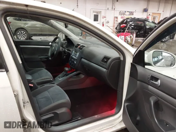 ✅ 2008 Volkswagen Jetta S • VIN: 3VWJZ71K28M033560 • Lot: 43688787. Wystawiony na IAAI z przebiegiem 143 801 mil. Bezpłatny archiwum sprzedaży aukcyjnych z USA i szczegółowy raport historii pojazdu na DreamBid. Zdjęcie 5.