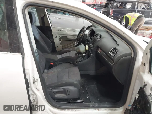 ✅ 2013 Volkswagen Golf TDI • VIN: WVWDM7AJ0DW137125 • Lot: 41405747. Wystawiony na IAAI z przebiegiem 122 069 mil. Bezpłatny archiwum sprzedaży aukcyjnych z USA i szczegółowy raport historii pojazdu na DreamBid. Zdjęcie 5.