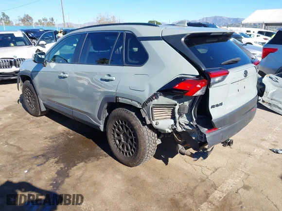 ✅ 2019 Toyota RAV4 XLE • VIN: JTMW1RFV3KD507811 • Lot: 44024080. Wystawiony na IAAI z przebiegiem 106 409 mil. Bezpłatny archiwum sprzedaży aukcyjnych z USA i szczegółowy raport historii pojazdu na DreamBid. Zdjęcie 3.