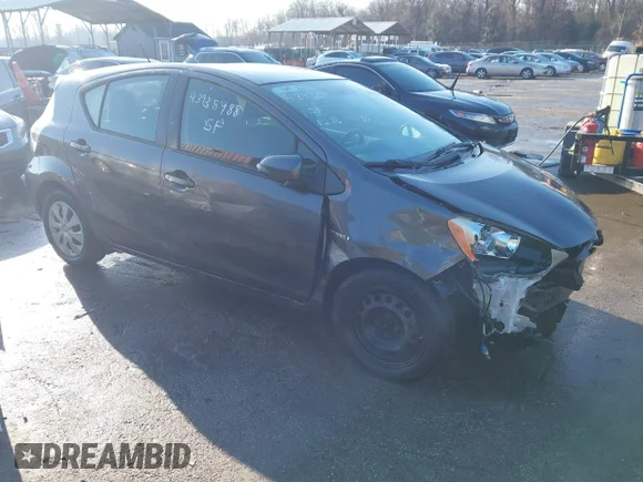 ✅ 2013 Toyota Prius Four • VIN: JTDKDTB30D1556962 • Lot: 43938988. Wystawiony na IAAI z przebiegiem 158 921 mil. Bezpłatny archiwum sprzedaży aukcyjnych z USA i szczegółowy raport historii pojazdu na DreamBid. Zdjęcie 1.