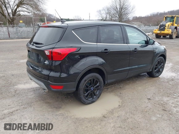 ✅ 2019 Ford Escape SE • VIN: 1FMCU9GDXKUA70062 • Lot: 44650311. Wystawiony na IAAI z przebiegiem 70 645 mil. Bezpłatny archiwum sprzedaży aukcyjnych z USA i szczegółowy raport historii pojazdu na DreamBid. Zdjęcie 4.