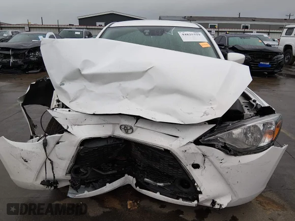 ✅ 2019 Toyota Yaris XLE • VIN: 3MYDLBYV0KY504126 • Lot: 44825329. Wystawiony na IAAI z przebiegiem 99 256 mil. Bezpłatny archiwum sprzedaży aukcyjnych z USA i szczegółowy raport historii pojazdu na DreamBid. Zdjęcie 6.
