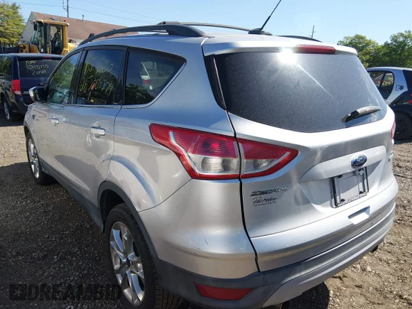 ✅ 2013 Ford Escape SE • VIN: 1FMCU0GX6DUC59123 • Lot: 45249342. Wystawiony na IAAI z przebiegiem Nie podano. Bezpłatny archiwum sprzedaży aukcyjnych z USA i szczegółowy raport historii pojazdu na DreamBid. Zdjęcie 3.
