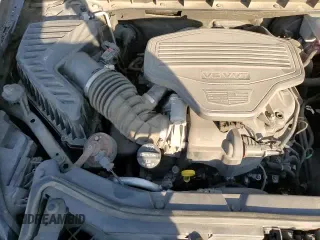 ✅ 2019 Cadillac XT5 Luxury FWD • VIN: 1GYKNCRS0KZ118929 • Лот: 82487605. Опубликован ранее на Copart с пробегом 117 234 миль. Бесплатный доступ к архиву аукционных продаж из США и подробный отчёт об истории автомобиля на DreamBid. Изображение 16.