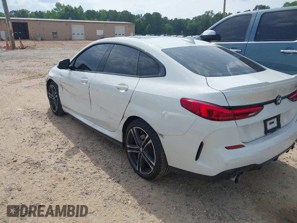 ✅ 2024 BMW 2 Series 228i • VIN: WBA53AK02R7R74192 • Lot: 42368959. Wystawiony na IAAI z przebiegiem 7 342 mil. Bezpłatny archiwum sprzedaży aukcyjnych z USA i szczegółowy raport historii pojazdu na DreamBid. Zdjęcie 3.