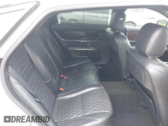 ✅ 2016 Jaguar XJ Supercharged • VIN: SAJWA2GE3GMV93216 • Lot: 41890225. Wystawiony na IAAI z przebiegiem 70 007 mil. Bezpłatny archiwum sprzedaży aukcyjnych z USA i szczegółowy raport historii pojazdu na DreamBid. Zdjęcie 8.