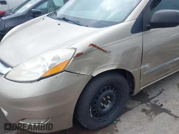 ✅ 2007 Toyota Sienna XLE Limited • VIN: 5TDZK22C57S069021 • Lot: 45214193. Wystawiony na IAAI z przebiegiem 231 930 mil. Bezpłatny archiwum sprzedaży aukcyjnych z USA i szczegółowy raport historii pojazdu na DreamBid. Zdjęcie 6.