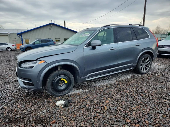 ✅ 2018 Volvo XC90 Momentum • VIN: YV4102PKXJ1357475 • Lot: 47099046. Wystawiony na Copart z przebiegiem 177 892 mil. Bezpłatny archiwum sprzedaży aukcyjnych z USA i szczegółowy raport historii pojazdu na DreamBid. Zdjęcie 1.