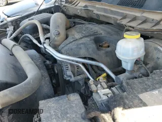 2018 Ram 1500 Tradesman z VIN 1C6RR6FT2JS211344, wystawiony jako IAAI lot #42258895 z przebiegiem 174 042 mil mil oraz . Historia ofert i sprzedaży dostępna na DreamBid. Obrazek 19.