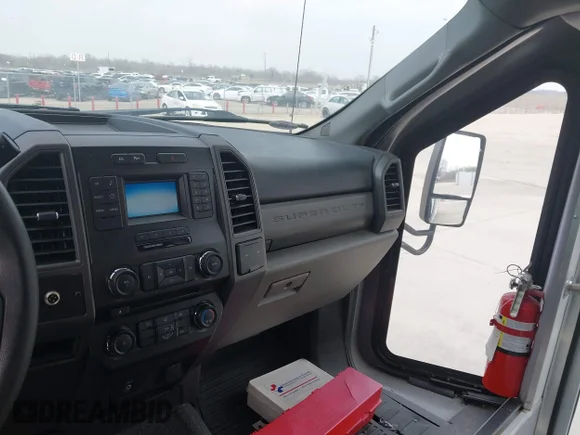 ✅ 2017 FORD F550 • VIN: 1FDAF5GT0HEE51147 • Лот: 44340476. Опубликован ранее на IAAI с пробегом 12 811 миль. Бесплатный доступ к архиву аукционных продаж из США и подробный отчёт об истории автомобиля на DreamBid. Изображение 13.