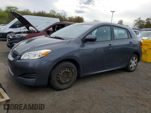 ✅ 2009 Toyota Matrix • VIN: 2T1KU40E69C170950 • Lot: 51822156. Wystawiony na Copart z przebiegiem 181 508 mil. Bezpłatny archiwum sprzedaży aukcyjnych z USA i szczegółowy raport historii pojazdu na DreamBid. Zdjęcie 1.