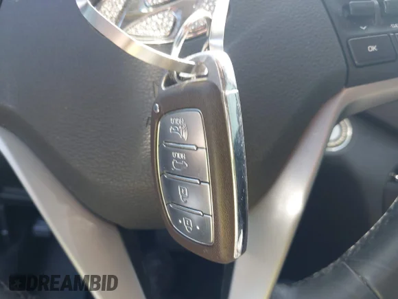 ✅ 2018 Hyundai Tucson Value • VIN: KM8J33A28JU822516 • Lot: 44759260. Wystawiony na IAAI z przebiegiem 133 947 mil. Bezpłatny archiwum sprzedaży aukcyjnych z USA i szczegółowy raport historii pojazdu na DreamBid. Zdjęcie 11.