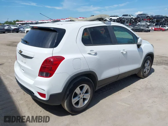 ✅ 2020 Chevrolet Trax LS • VIN: KL7CJKSBXLB050754 • Lot: 45032505. Wystawiony na IAAI z przebiegiem 71 771 mil. Bezpłatny archiwum sprzedaży aukcyjnych z USA i szczegółowy raport historii pojazdu na DreamBid. Zdjęcie 4.