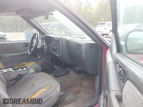 ✅ 1995 Chevrolet S-10 LS • VIN: 1GCCS1942S8186938 • Lot: 41924927. Wystawiony na IAAI z przebiegiem 290 015 mil. Bezpłatny archiwum sprzedaży aukcyjnych z USA i szczegółowy raport historii pojazdu na DreamBid. Zdjęcie 5.
